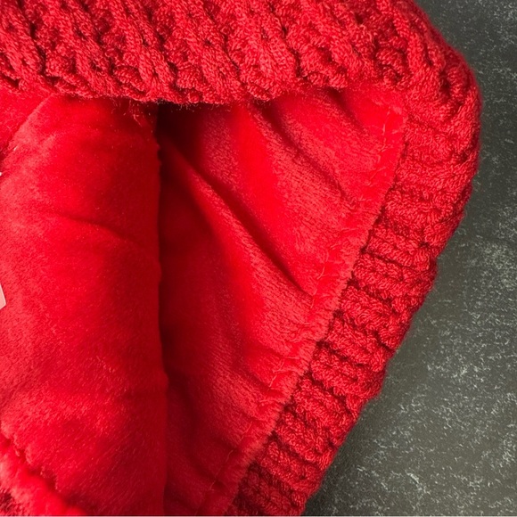 CALVIN KLEIN Women’s Textured Faux Fur Pom Pom Red/black Beanie NWT $58 - Picture 10 of 13